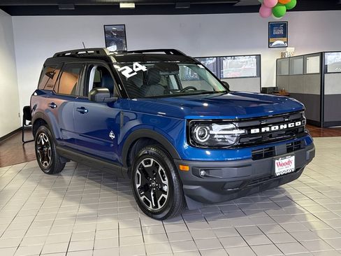 Used 2024 Ford Bronco Sport Outer Banks w/ Tech Package AWD/4WD image 2