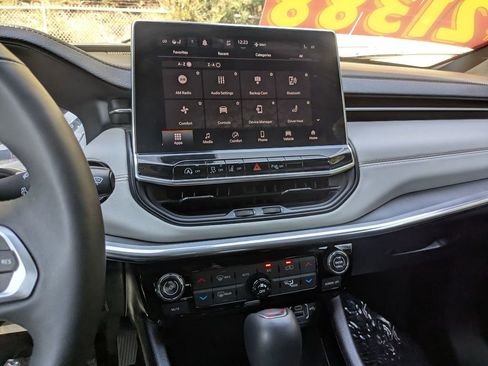 Used 2023 Jeep Compass Limited image 19