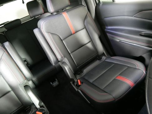 Used 2025 Chevrolet Traverse RS AWD/4WD image 14