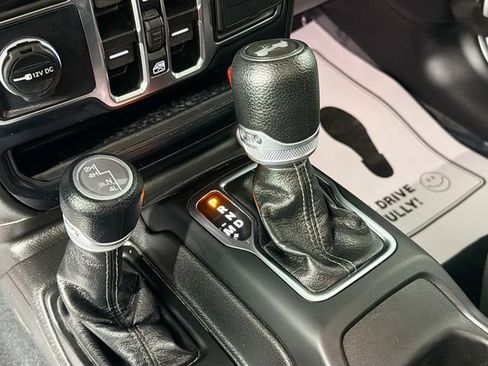 Used 2024 Jeep Wrangler Unlimited Sahara AWD/4WD image 16