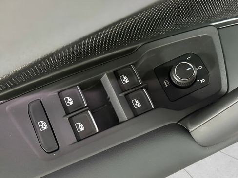 New 2025 Volkswagen Tiguan SE image 21