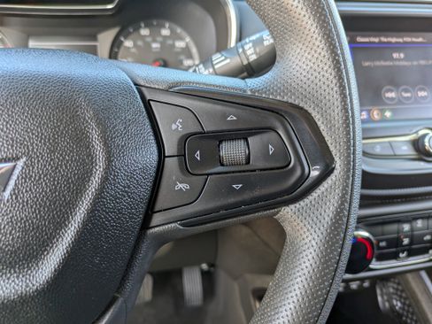 Used 2023 Chevrolet TrailBlazer LT image 28