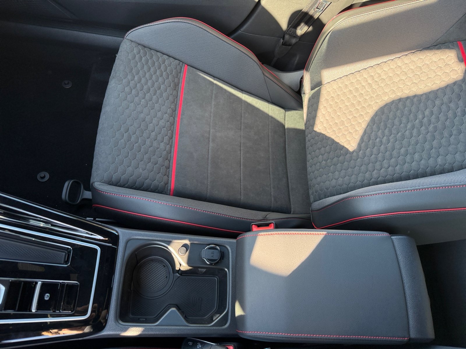 New 2026 Volkswagen GTI SE FWD image 14