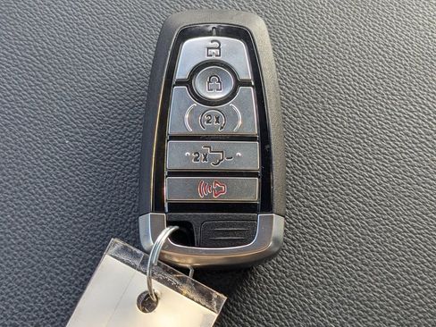 Used 2024 Ford F250 Lariat w/ Chrome Package image 32