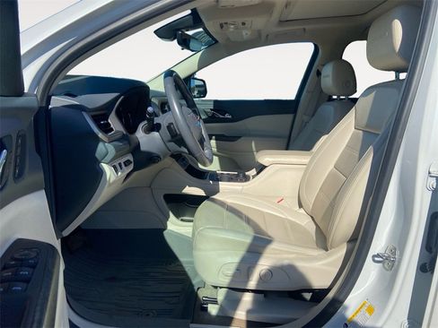 Used 2021 GMC Acadia Denali w/ Denali Technology Package image 9