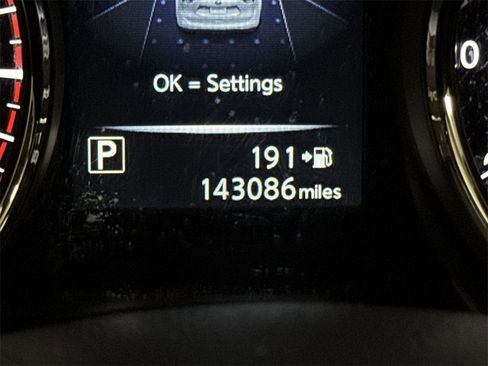 Used 2017 Nissan Rogue SV w/ SV Premium Package image 12