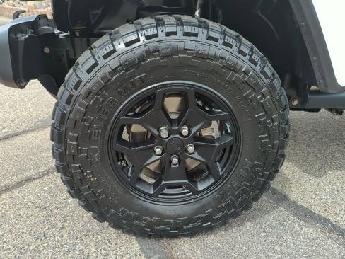 Used 2021 Jeep Gladiator Sport image 23