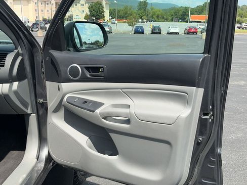 Used 2012 Toyota Tacoma 4x4 Double Cab w/ TRD Sport Pkg image 26