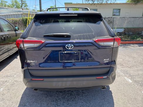 Used 2023 Toyota RAV4 XLE Premium image 11