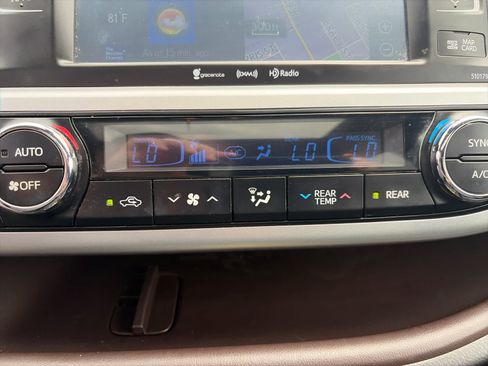 Used 2017 Toyota Highlander XLE AWD/4WD image 21
