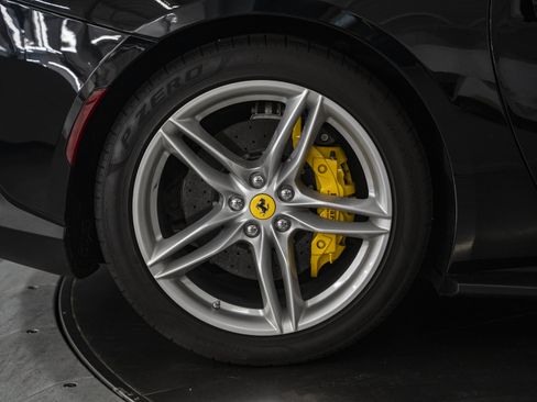 Used 2019 Ferrari 812 Superfast RWD image 15