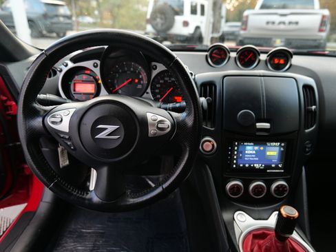 Used 2017 Nissan 370Z Coupe image 19