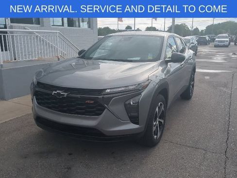 Used 2024 Chevrolet Trax RS FWD image 12