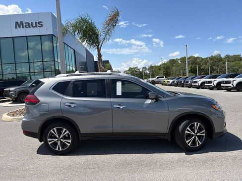 Used 2019 Nissan Rogue SV w/ Premium Package FWD image 8