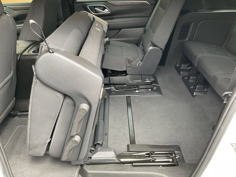 Used 2022 Chevrolet Suburban LS AWD/4WD image 36