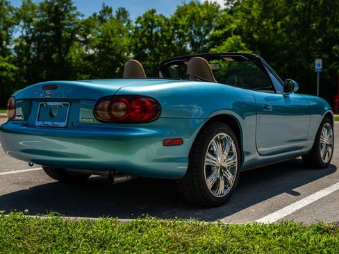 Used 2001 MAZDA MX-5 Miata RWD image 18