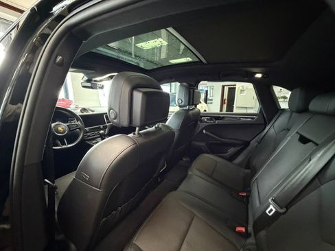 Used 2022 Porsche Macan AWD/4WD image 25