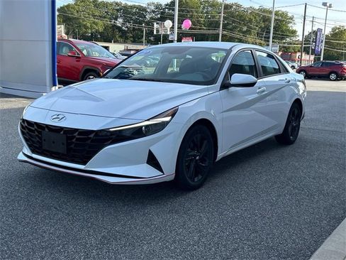 Certified 2022 Hyundai Elantra SEL w/ Cargo Package image 7