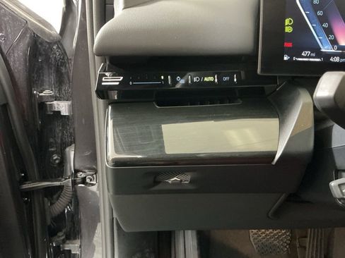 Certified 2025 BMW 530i w/ Premium Package image 17