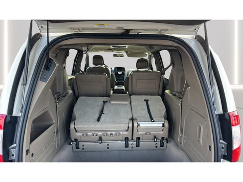 Used 2012 Chrysler Town & Country Touring w/ Entertainment Group #1 FWD image 22