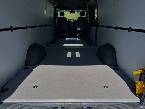 Used 2024 Mercedes-Benz Sprinter 2500 image 16