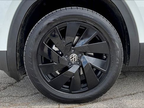 Used 2024 Volkswagen Atlas Cross Sport SE w/ Panoramic Sunroof Package AWD/4WD image 8