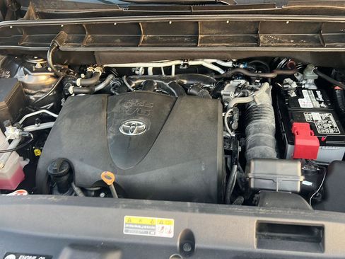 Used 2022 Toyota Highlander XLE image 37