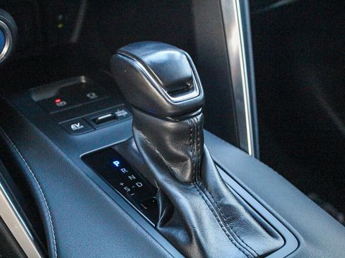 Certified 2021 Toyota Venza LE image 13