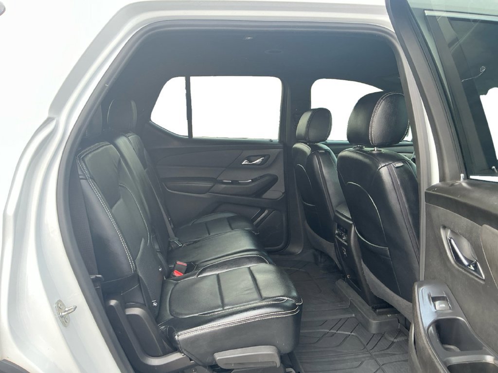 Used 2022 Chevrolet Traverse LT FWD image 23