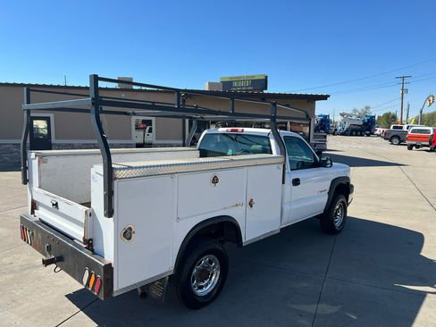 Used 2004 Chevrolet Silverado 2500 4x4 Regular Cab image 5