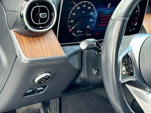 Used 2024 Mercedes-Benz GLC 300 image 11