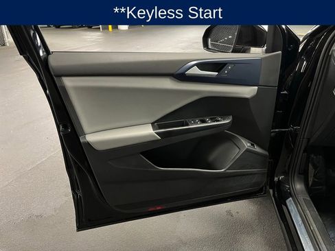 Certified 2022 Volkswagen Taos SE w/ Panoramic Sunroof Package image 17