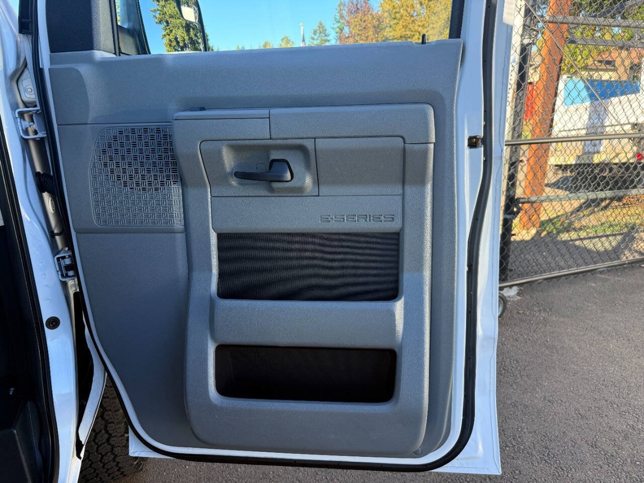Used 2014 Ford E-350 and Econoline 350 Extended Super Duty w/ Power Group RWD image 31