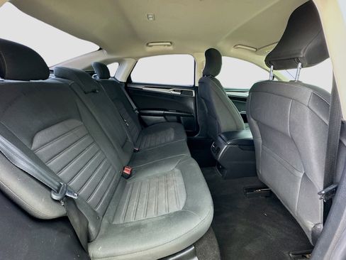 Used 2019 Ford Fusion SE FWD image 17