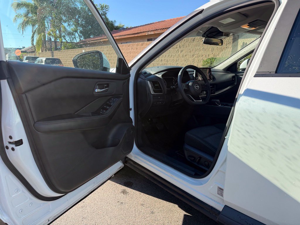 Used 2024 Nissan Rogue SV FWD image 20