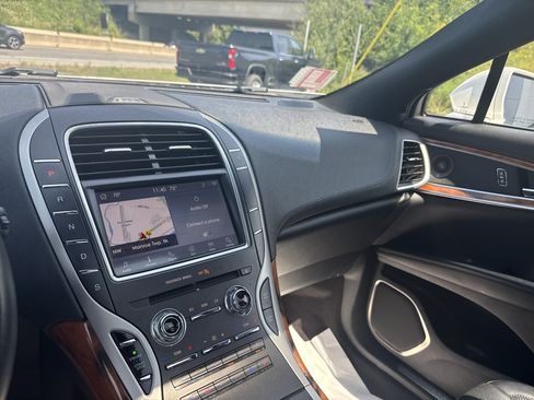 Used 2020 Lincoln Nautilus Reserve AWD/4WD image 23