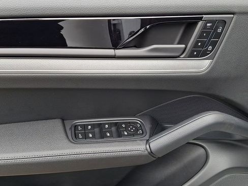 New 2025 Porsche Cayenne Coupe image 13