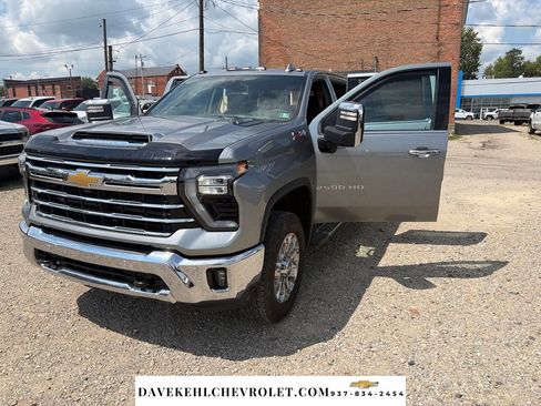 Used 2025 Chevrolet Silverado 2500 LTZ w/ LTZ Plus Package AWD/4WD image 30