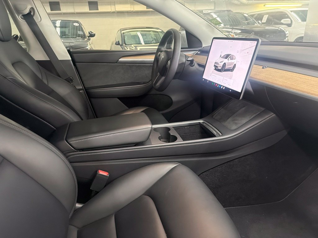 Used 2024 Tesla Model Y Long Range AWD/4WD image 8