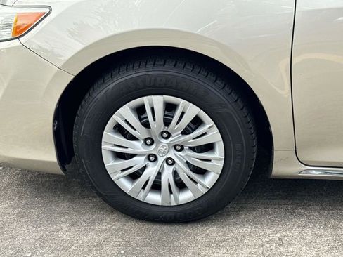 Used 2013 Toyota Camry LE image 4