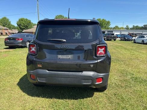 Used 2016 Jeep Renegade Latitude AWD/4WD image 8