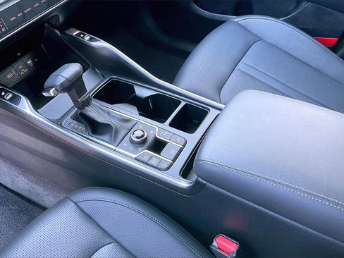 Used 2025 Kia Sorento S image 17