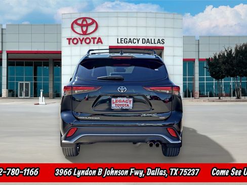 Used 2024 Toyota Highlander XSE image 8