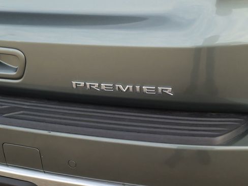 Used 2023 Chevrolet Suburban Premier RWD image 37