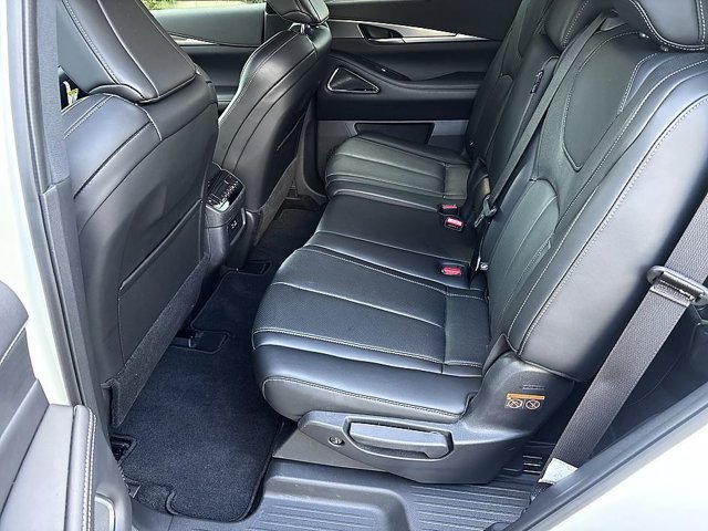 Certified 2025 INFINITI QX60 Luxe w/ Black Edition FWD image 12