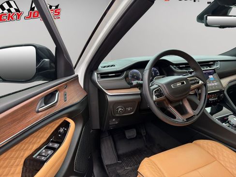 Used 2024 Jeep Grand Cherokee L Summit w/ Advanced Protech Group IV AWD/4WD image 6