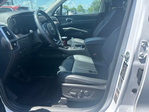 Certified 2023 Kia Sorento EX w/ Panoramic Sunroof Package FWD image 9