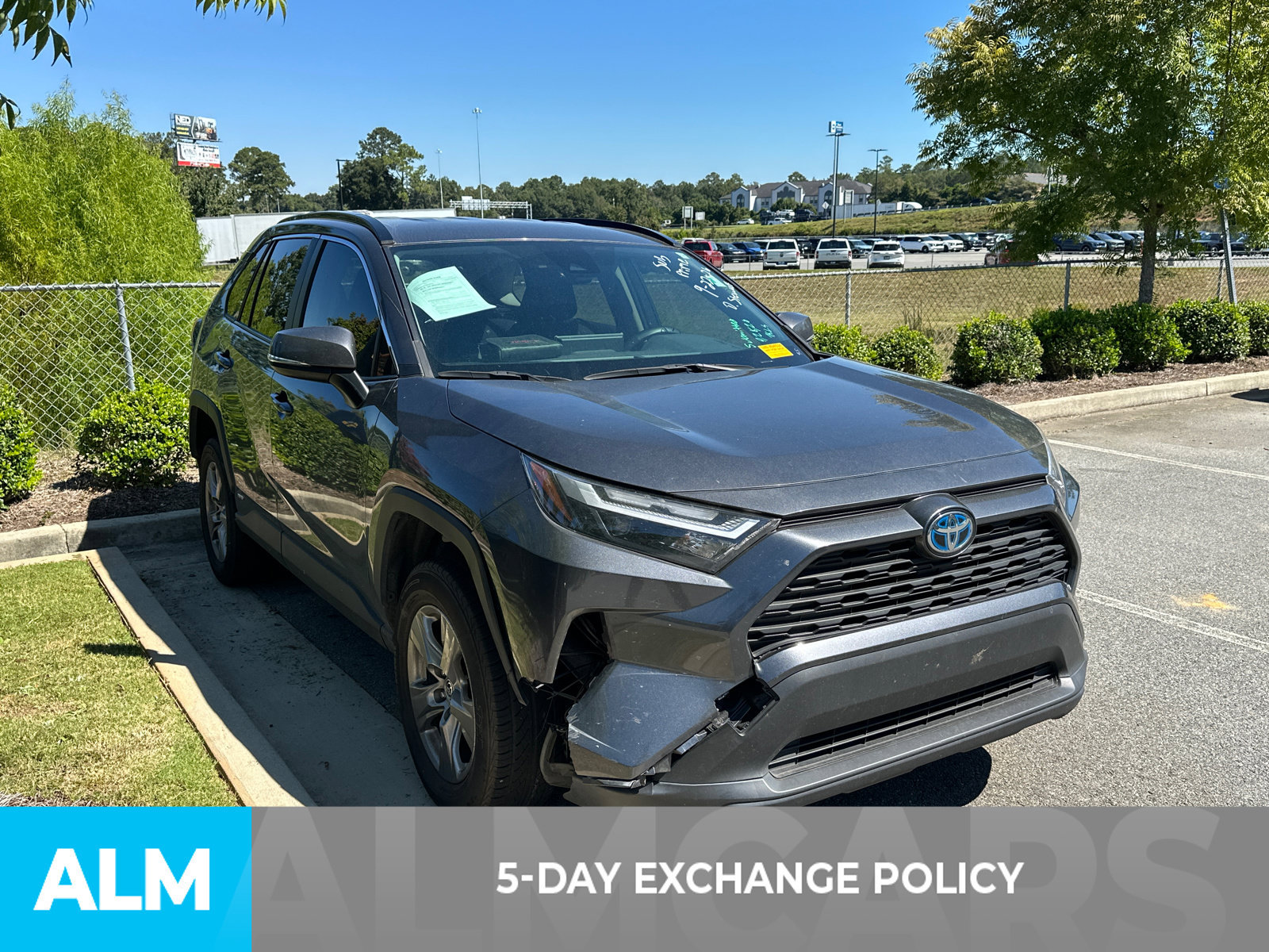 Used 2023 Toyota RAV4 LE AWD/4WD image 3