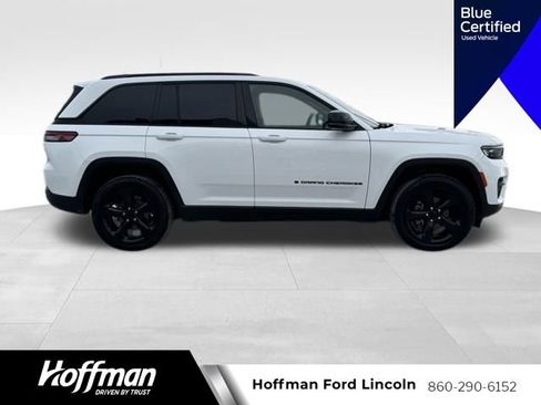Used 2023 Jeep Grand Cherokee Altitude image 2