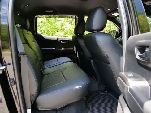 Used 2022 Toyota Tacoma TRD Sport AWD/4WD image 34